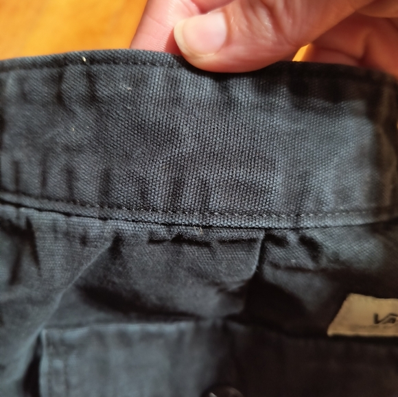 Vans black cargo shorts, waist 32" - Picture 9 of 10
